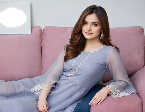 Women Self Design Kurti, Pant and Dupatta Set